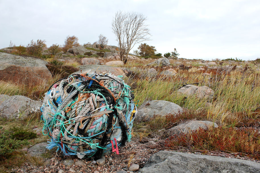 Yarn ball made out of multiple ropes and yarns on top of a rocky hill in Örö Island, 2018.