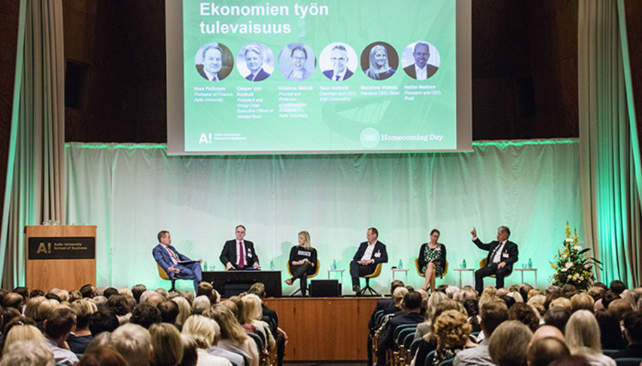 Vesa Puttonen (on the left), Taavi Heikkilä, Marianne Vikkula, Heikki Malinen, Kristiina Mäkelä and Casper von Koskull in the panel discussion. Photos: Lasse Lecklin