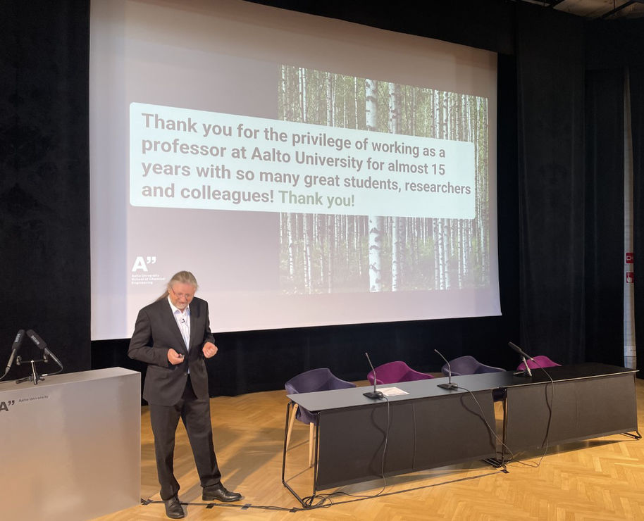 Herbert Sixta presents at the Annual Biorefineries Scientific Seminar thanking colleagues for 15 years at Aalto