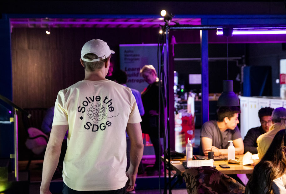 Man with Solve the SDGs t-shirt in Startup Sauna