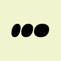 Sustainability Action Boosterin yksinkertaisin logomuoto: Kolme mustaa palluraa vaaleanvihreällä taustalla.