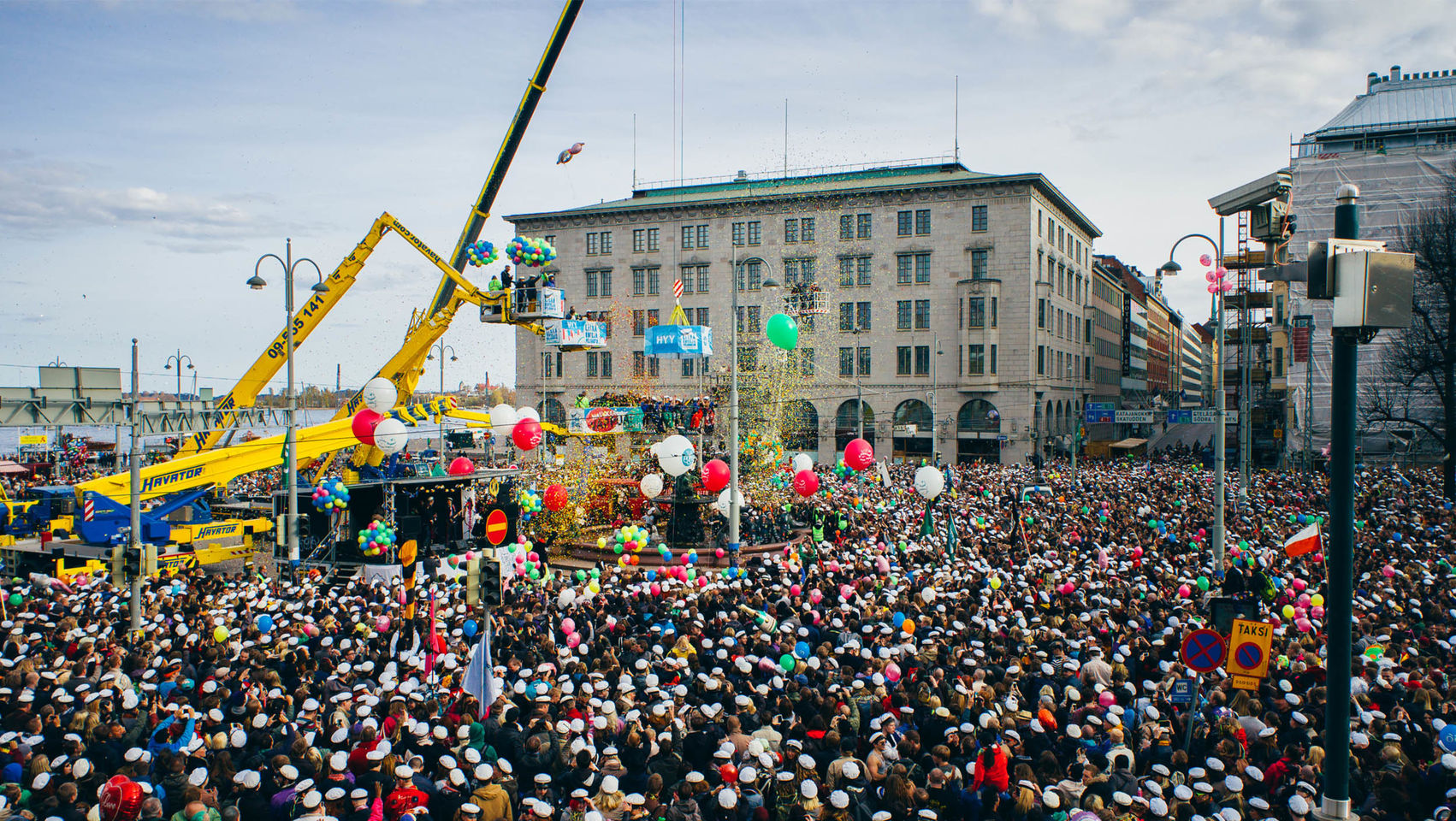 A big crowd of people at the Havis Amanda statue in Helsinki