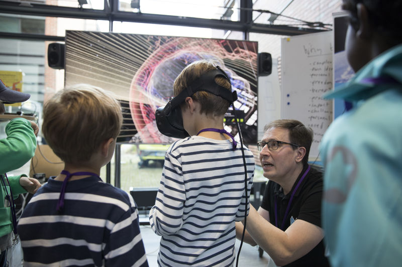 Aalto University / Kids trying out a VR Space demo / photo: Annamari Tolonen
